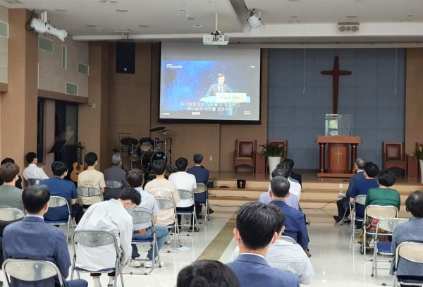 지난 30일 UBF 광주지부에서 세계선교보고대회에 참여하고 있다.