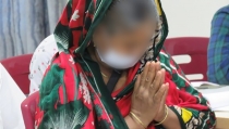 한 방글라데시 성도가 기도하고 있다.