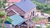 완성 단계에서 베트남 당국의 건축 중단 명령을 받은 교회.