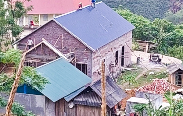 완성 단계에서 베트남 당국의 건축 중단 명령을 받은 교회.