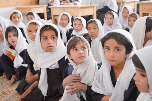교육받고 있는 아프간 여학생들