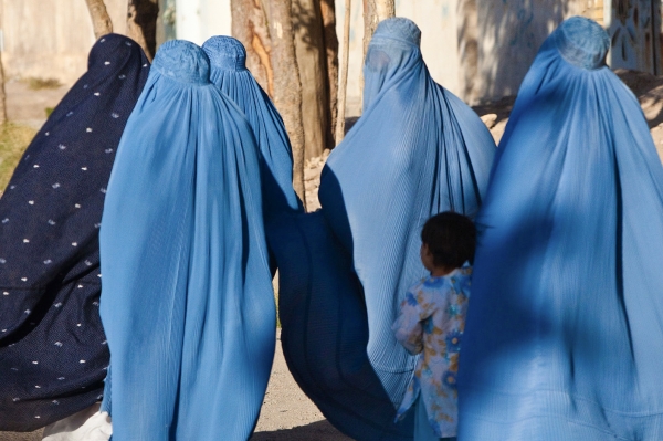 부르카를 착용한 아프간 여성들