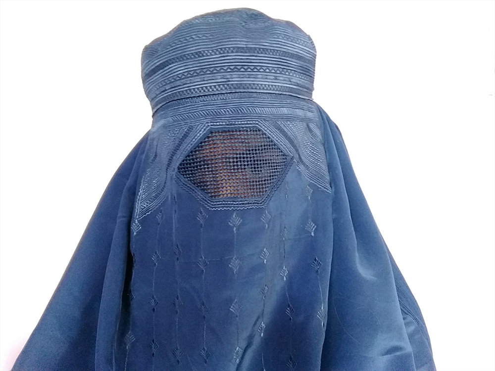 부르카를 쓴 아프가니스탄 여성