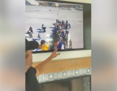 나사렛 펀드의 팀 발라드 최고경영자(CEO)는 기부자들이 후원하는 비행기에 아프간인들이 탑승하고 있다고 말했다.