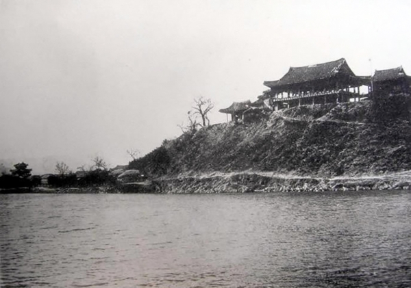 1911년 밀양 영남루의 옛 모습