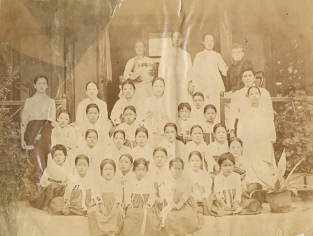 초기 이화학당 학생들과 교사, 메리 스크랜턴 선교사