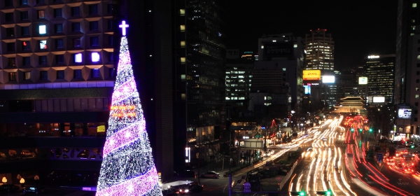 서울시청 광장에 불을 밝힌 성탄트리