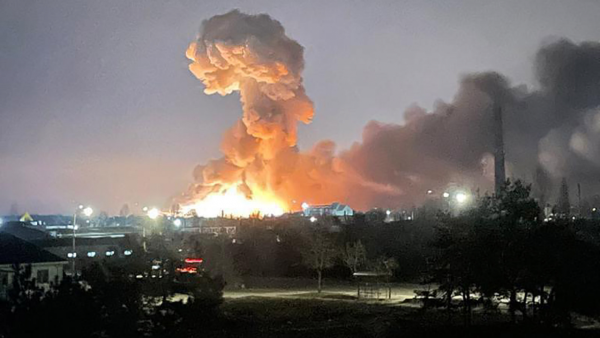 24일(현지시간) 러시아군의 공습으로 우크라이나 수도 키예프 인근에서 대형 폭발이 일어났다.