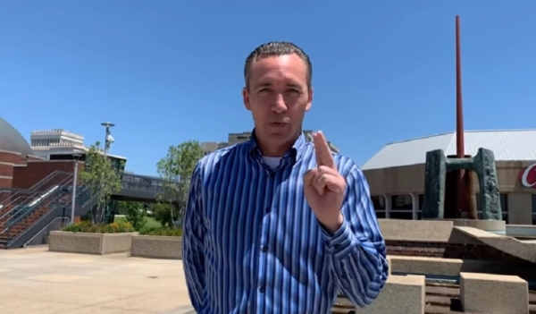 루이지애나주 배턴루지에 있는 라이프태버너클교회의 토니 스펠 목사