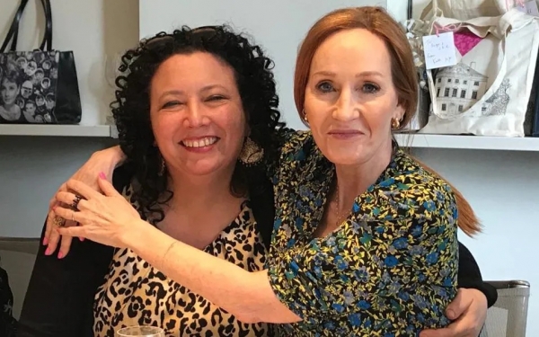 마야 포스테이터(왼쪽)와 영국의 해리포터 작가 조앤 K. 롤링(오른쪽)