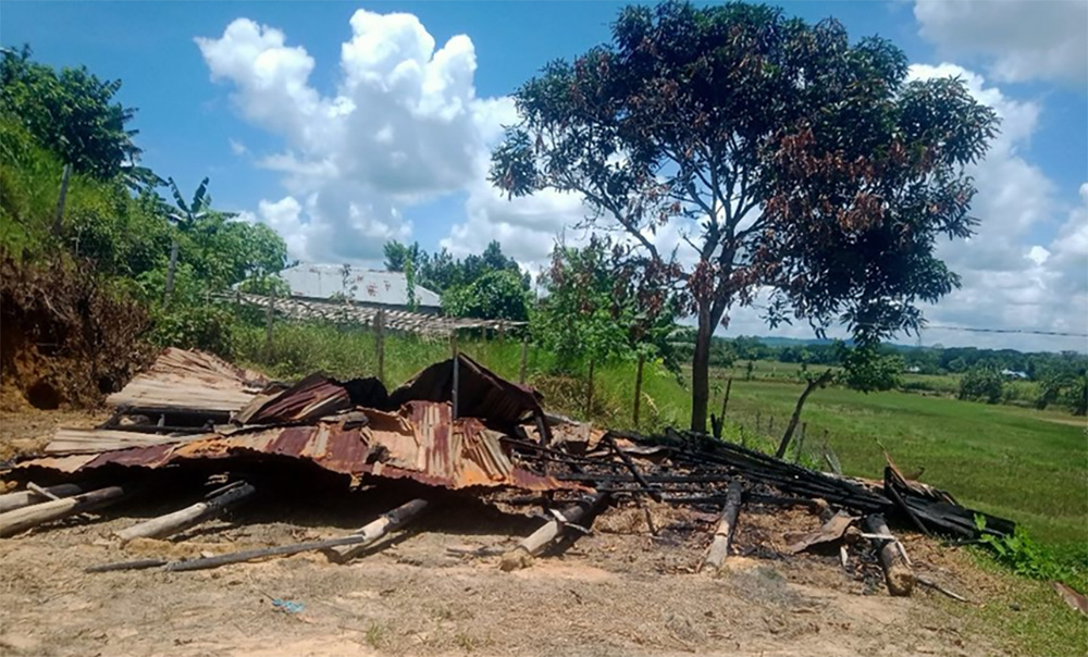 방화로 잿더미가 된 방글라데시 교회