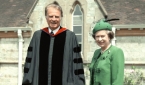 1989년 엘리자베스 2세 여왕과 함께 서 있는 빌리 그래함 목사
