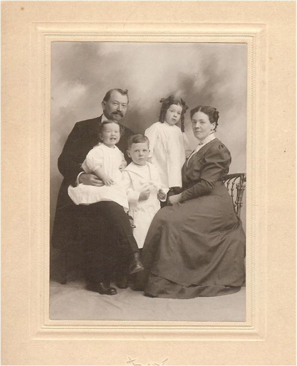 아서 웰본 선교사의 가족 사진