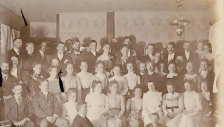 1902년 혹은 1903년 장로교 선교사 연례회의에서 찍은 것으로 추정되는 사진. X표시가 된 두 사람이 새디와 아서 웰본