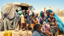 ‘아프리카의 뿔’ 지역에서 기근으로 발생한 난민들을 수용한 캠프 모습