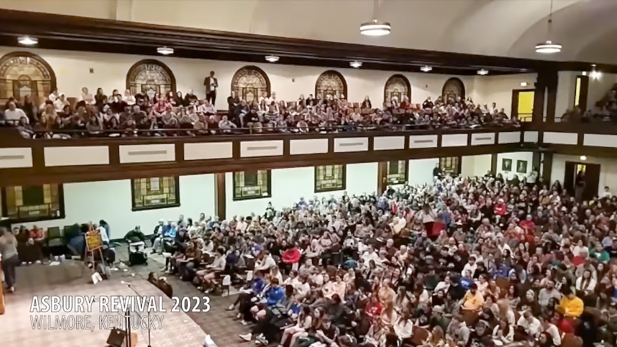 미국 애즈베리대학교(Asbury University)에서 예배가 진행되고 있다.