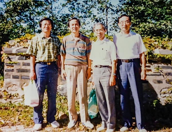 1991년 9월 남한산성으로 소풍을 간 옥한흠 목사, 김상복 목사, 손봉호 장로, 김명혁 목사(왼쪽부터 차례대로)