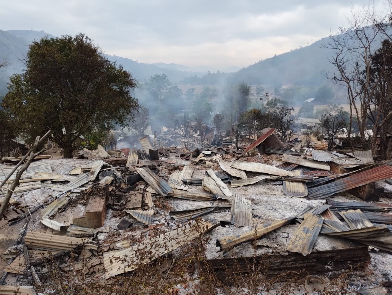 힌두 메이테이족의 공격으로 파괴된 쿠키족 마을