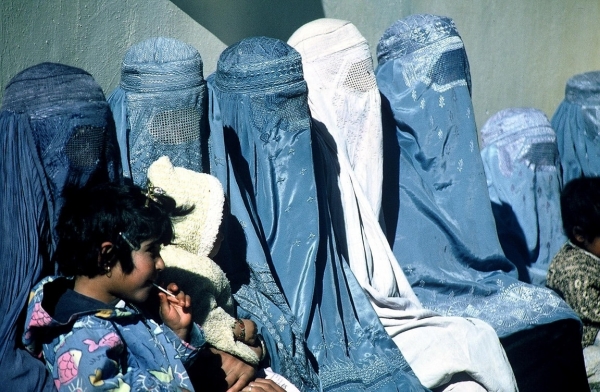 부르카를 입은 아프간 여성들