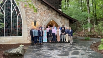 지난 5월 16일부터 18일까지 조지아주 마운틴 파인에 있는 캘러웨이 가든에서 열린 ABHE 플래그십 대학들의 모임. 이 자리에는 올리벳대 마티아스 게브하르트 총장(맨 오른쪽)도 참여했다.