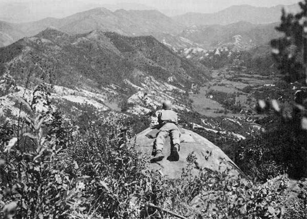 6.25전쟁의 마지노선인 낙동강 전선의 다부동을 사수한 직후 1950년 9월 수암산 518 고지의 미군 제1기병 사단 병사