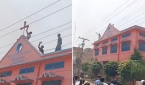 파키스탄 무슬림 폭도들이 교회의 십자가 첨탑을 훼손한 뒤 손을 높이 들어 환호하자, 교회 아래에 있던 폭도들이 화답하는 영상 중 일부 장면
