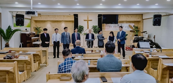 지난 8월 29일 제47차 통합 정기총회에서 그리스도의교회 충북지방회 새 임역원들이 소개하고 있다.