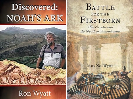 남편 론 와이엇이 1999년 사망한 이후 아내 메리는 함께 수집했던 자료를 정리하여 2014년 ‘Discovered-Noah’s Ark’(좌), 2020년 ‘Battle for the Firstborn’(우)을 펴냈다.