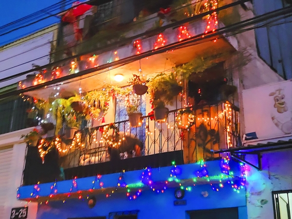 과테말라의 평범한 가정집의 크리스마스 장식