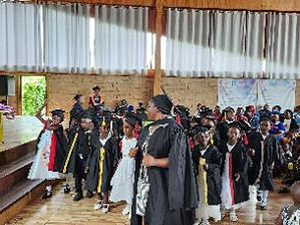 우브렌지 남산 크리스챤 학교에서 졸업식이 진행됐다.