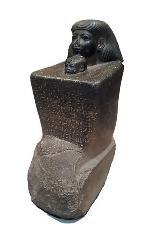 카이로박물관의 네페루레와 아기 세넨무트 