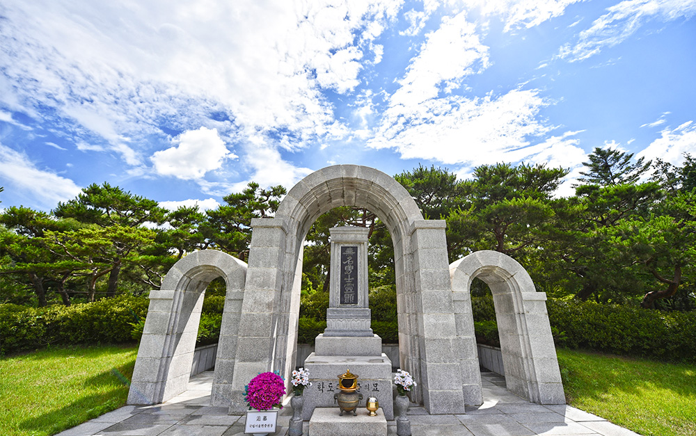 학도의용군 무명용사탑