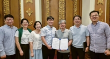 태국신학연구소 연구원들과 김익만 소장(왼쪽에서 네 번째), 김인선 사무총장(오른쪽에서 세 번째), GMU 박사원 이병구 학장(오른쪽에서 두 번째)