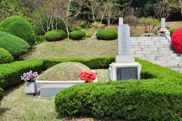 국가유공자 제2묘역에 있는 김홍일 장군의 묘