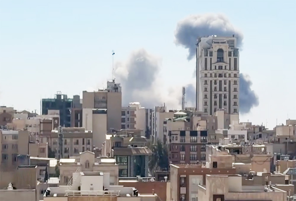 이란의 수도 테헤란이 공격받은 모습