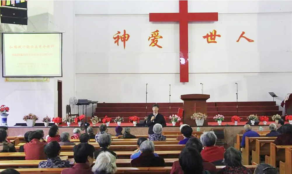 예배 드리고 있는 중국 교회